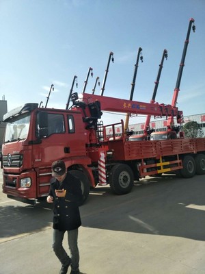 随州陕汽德龙前四后八随车吊 包上户、可按揭的工程运输利器
